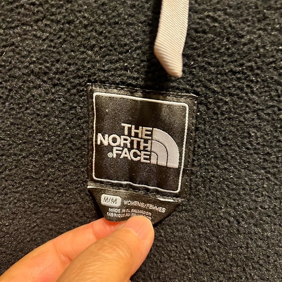 The North Face Women's Full-Zip Fleece Jacket, Size Medium-Black color. - Picture 9 of 14